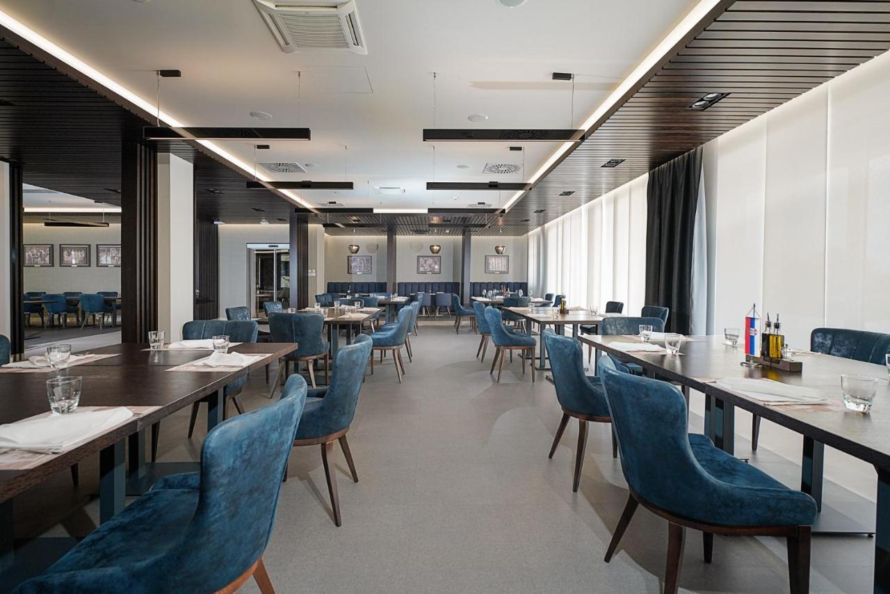 Hotel Srbija Lux Stara Pazova Exteriér fotografie